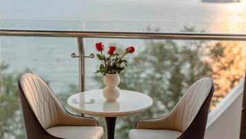 Deluxe Double Room, Air conditioning | Outdoor dining