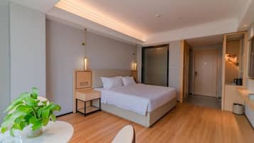Deluxe Double Room, 1 King Bed | Soundproofing, iron/ironing board, free WiFi, wheelchair access