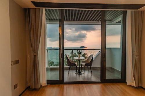 Billions Hotel 
