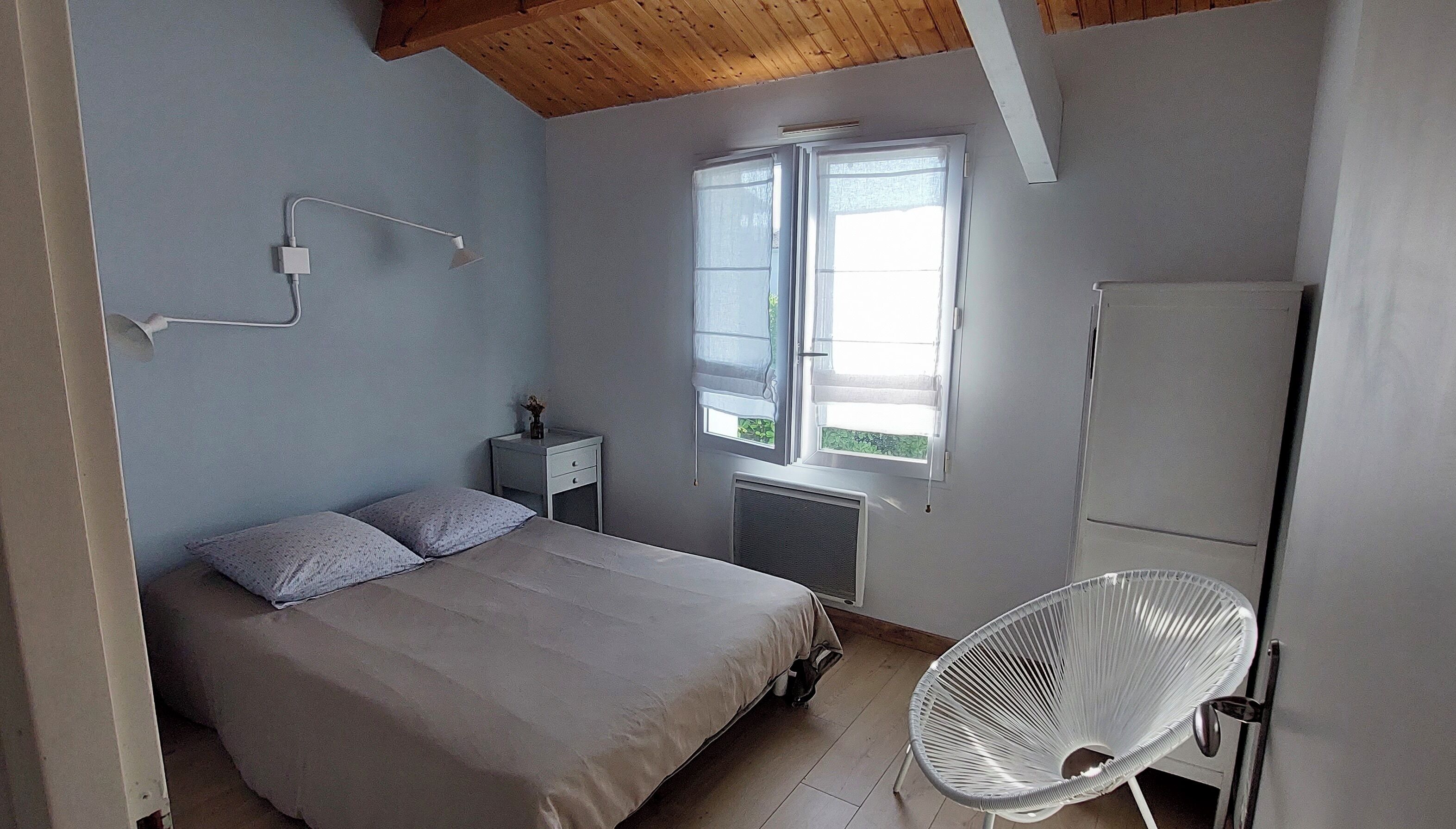 3 bedrooms, WiFi (free), bed sheets