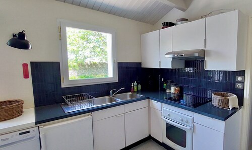 Family home 600 meters from the lake and Tanchet Beach, with a terrace and enclosed garden