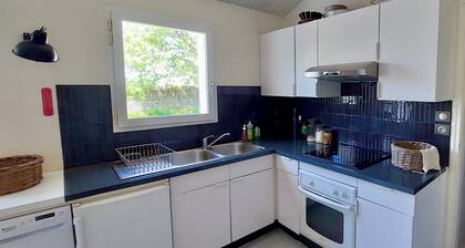 Family home 600 meters from the lake and Tanchet Beach, with a terrace and enclosed garden