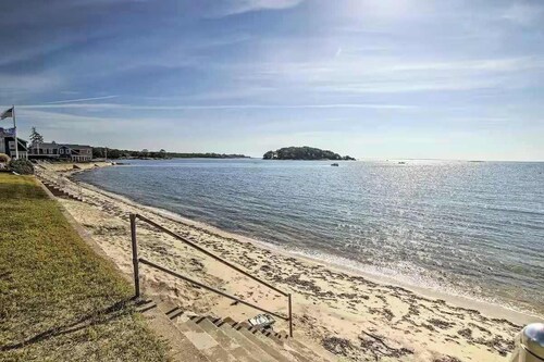 Private Beach -Single-Level Cottage  | Sleeps 6