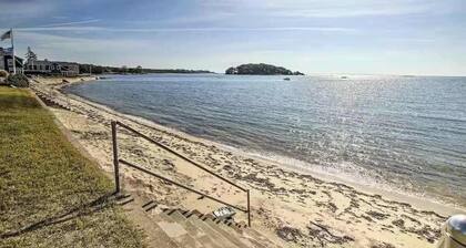 Private Beach -Single-Level Cottage | Sleeps 6