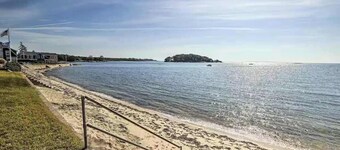 Private Beach -Single-Level Cottage | Sleeps 6