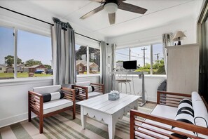 Interior - Single-Level Cottage Walk to the Beach | Sleeps 6 (East Lyme)