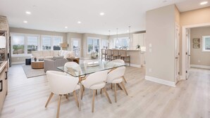 Dining - Luxurious Bay/ Ocean view Splendor 4 BRS elevator (Ocean City)