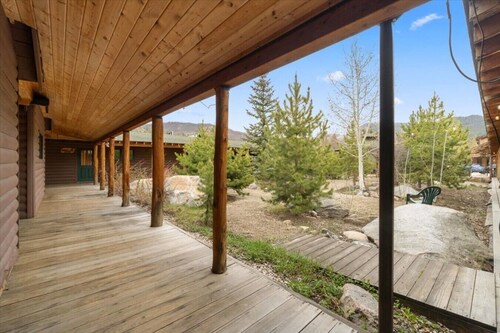 ASPEN LEAF / 2 Blocks from lake / in town walkable to shops & bars