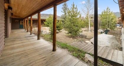 ASPEN LEAF / 2 Blocks from lake / in town walkable to shops & bars
