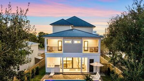 Unclassified image, 3 of 56, button - Black Pearl | Steps to Beach | Heated Pool & Spa | Free Golf Cart | Game Rooms (Destin)