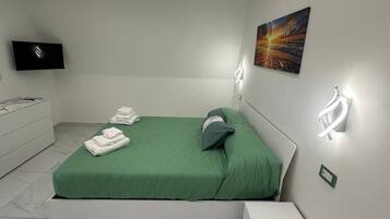 2 chambres, fer et planche à repasser, Wi-Fi, draps fournis