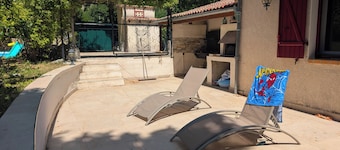 House with a large garden and outdoor kitchen, 5 minutes from the Méouge Gorges