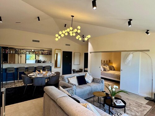 Roméo Loft Prestige House with Ocean Views on the Outskirts of Saint-Tropez