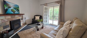 Private Perth Hills Cottage | Nature Retreat with Kangaroos