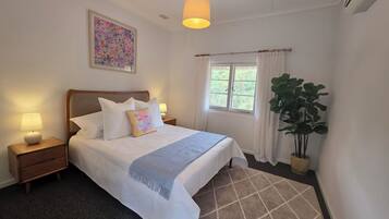 2 bedrooms, iron/ironing board, WiFi, bed sheets