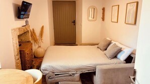 1 slaapkamer, een strijkplank/strijkijzer, wifi, beddengoed