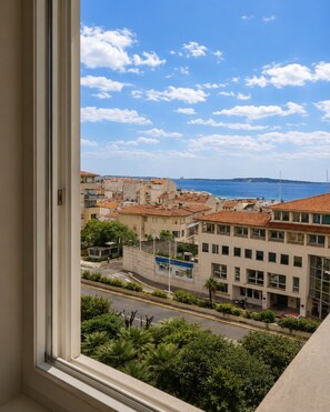 Interior - 16672352 LIONS 1-Bedroom LOUIS BLANC: Elegance and Light (Cannes)