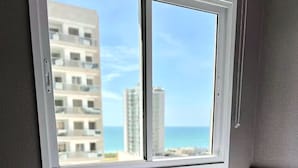 Room - Modern apartment with sea view. (Vila Velha)