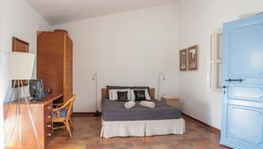 3 bedrooms, iron/ironing board, free WiFi, bed sheets - Beachfront, Pool, Chic- Live in Style: Pyrgo Villa (Ialisos)