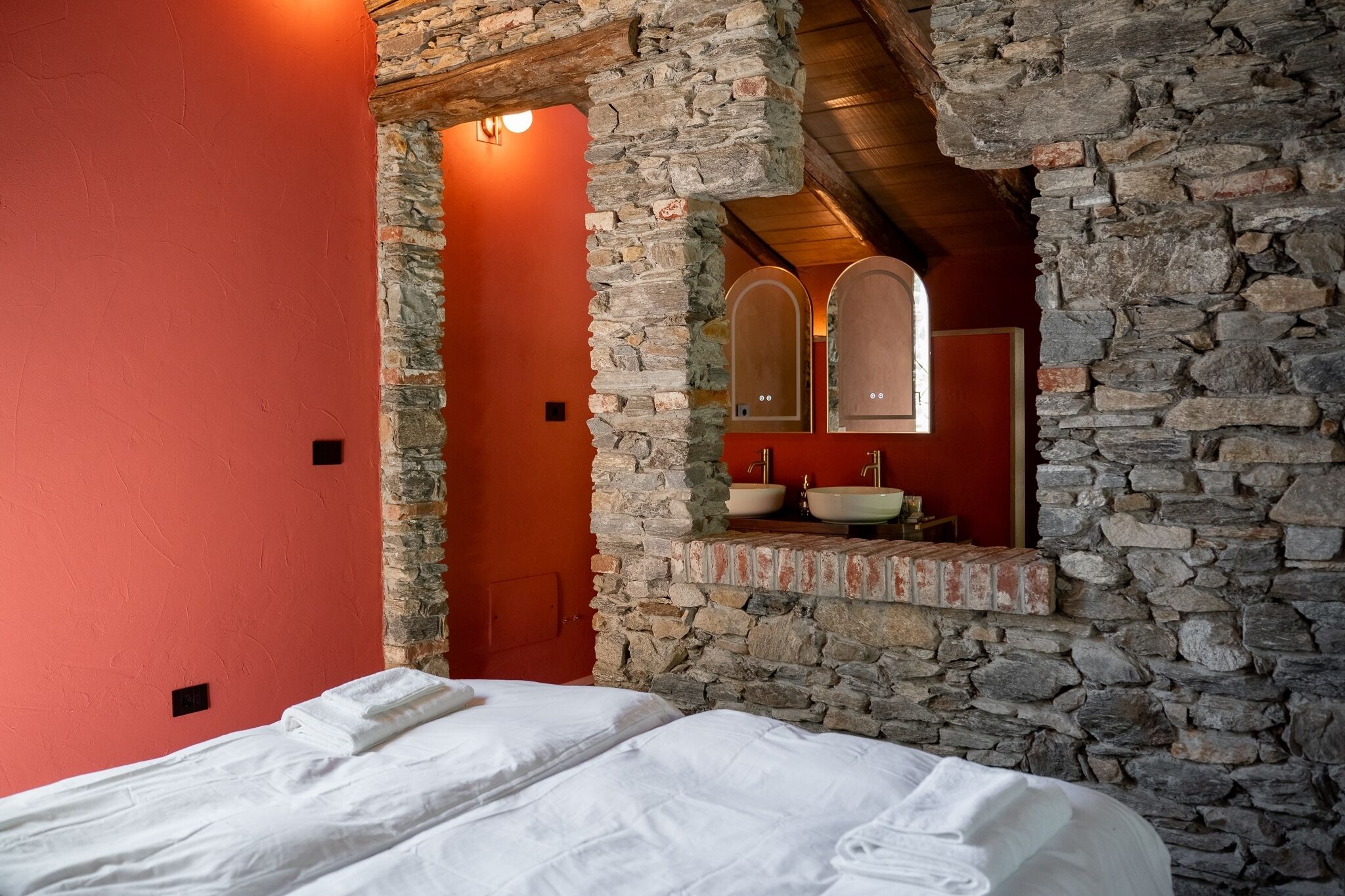 4 bedrooms, bed sheets
