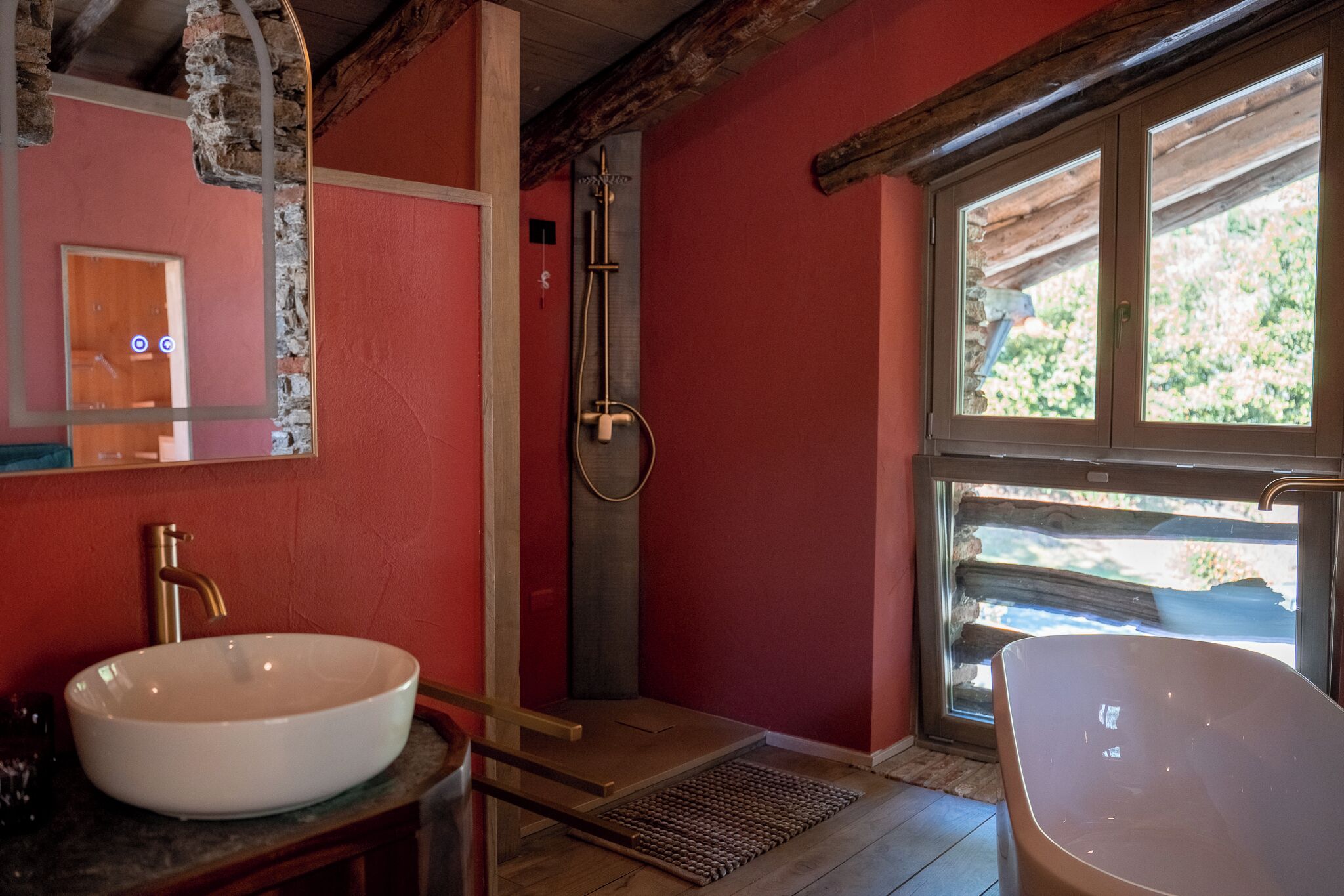 Dusche, Bidet, Handtücher, Toilettenpapier