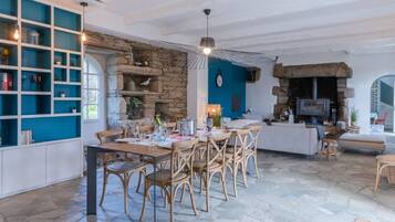 Apartment | Dining