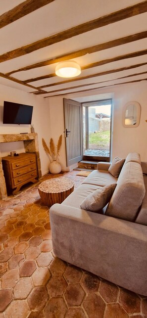 Living area - 80 m² Vacation Rental + 20 m² Studio - Sleeps 8 - Puy du Fou (Mauléon)