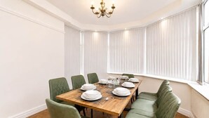 Dining - Keystone Stays Manchester (Worsley)