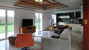 House | Living room - House in Breles Near Rock Beach & Amusement Park (Breles)