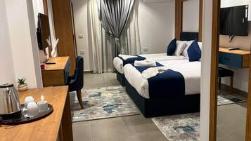 Deluxe Double or Twin Room, City View | Item bar mini percuma, Wi-fi percuma, cadar katil