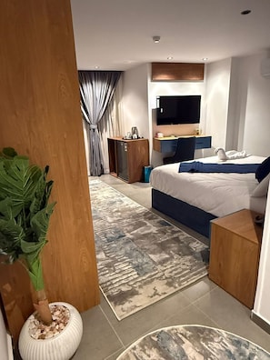 Familienzimmer, Stadtblick | Minibar (mit einigen kostenlosen Artikeln), kostenloses WLAN