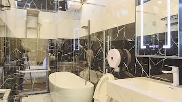 Kamar Double Klasik | Kamar mandi | Pengering rambut, handuk, sabun, dan sampo