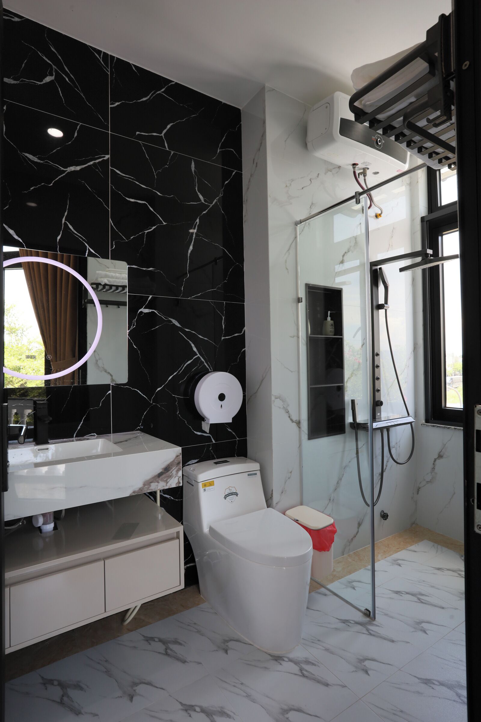 Kamar Quadruple Keluarga | Kamar mandi | Pengering rambut, handuk, sabun, dan sampo