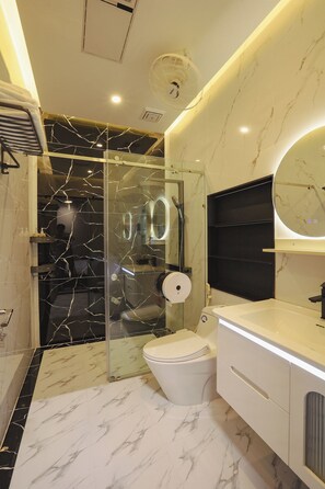 Classic Double Room | Bathroom | Free toiletries, hair dryer, towels, soap - CELESTIA HUE VILLA (Hue)
