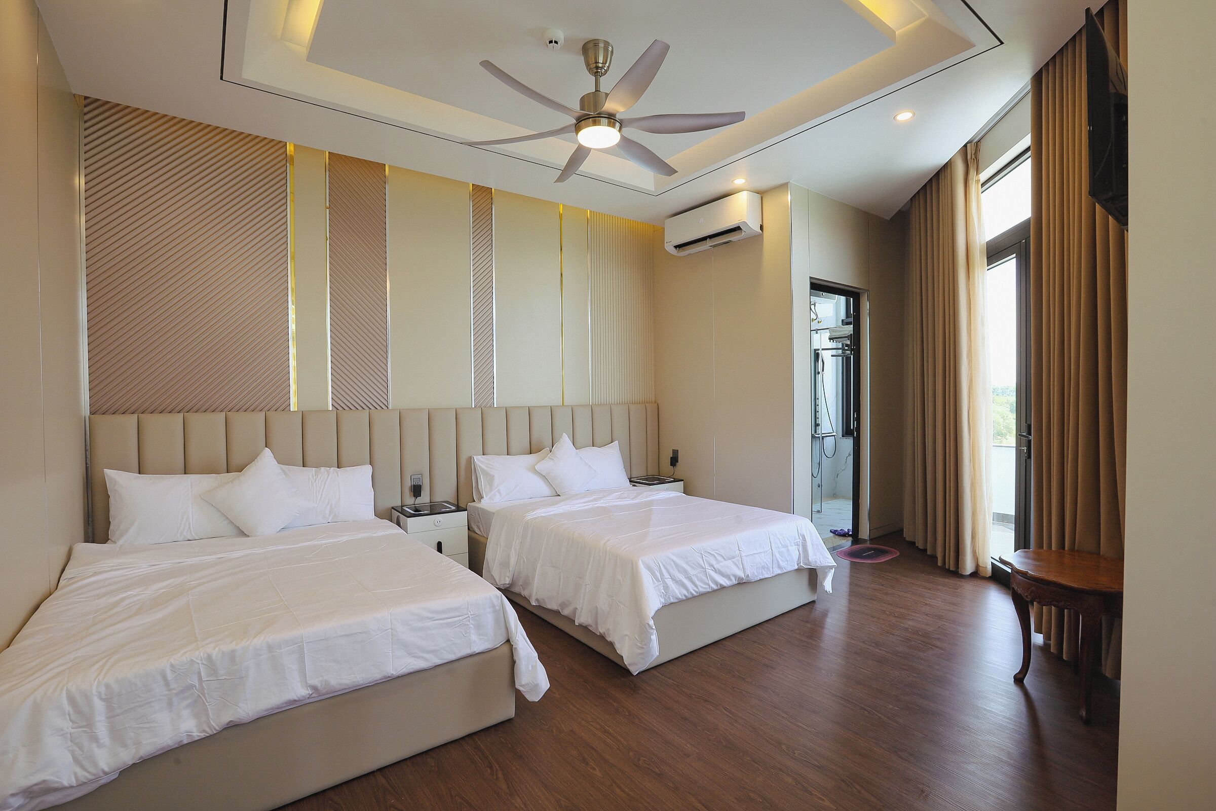 Family Quadruple Room | Desk, laptop workspace, free WiFi