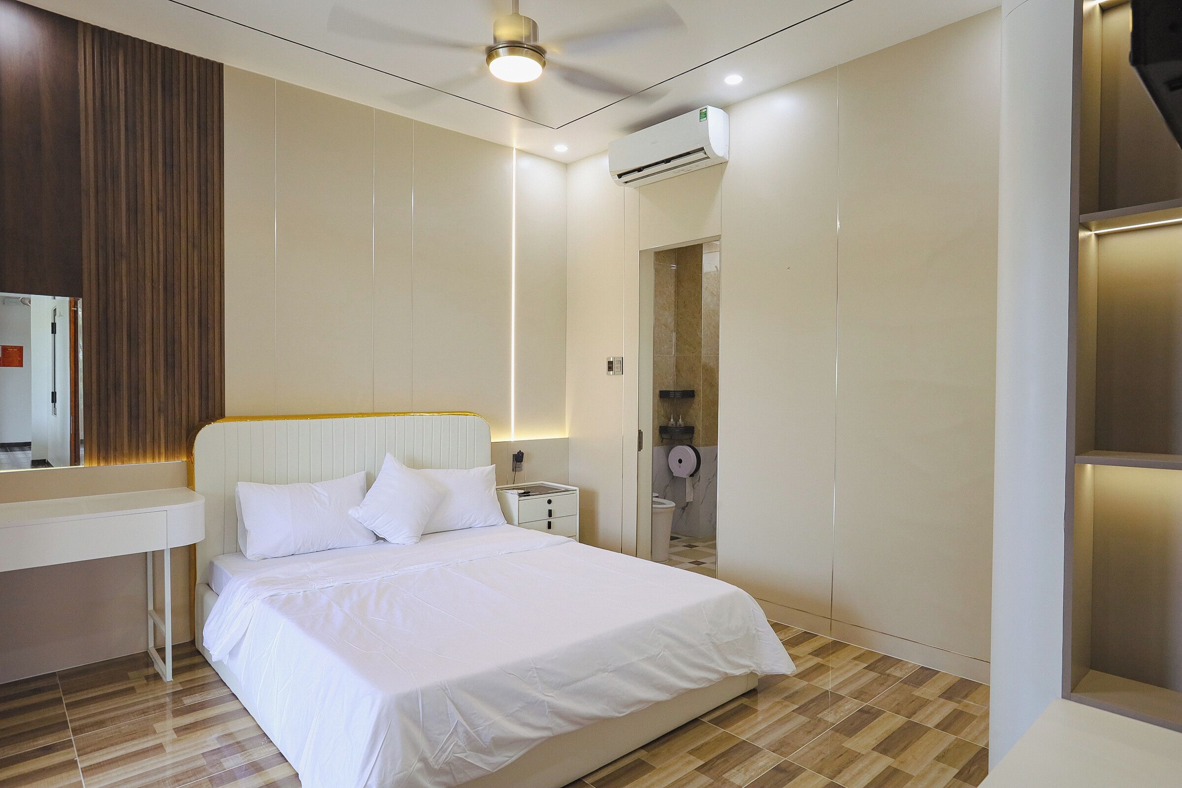 Deluxe Double Room Single Use, City View | Desk, laptop workspace, free WiFi