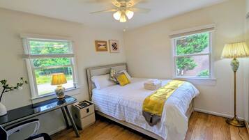 3 bedrooms, in-room safe, desk, iron/ironing board