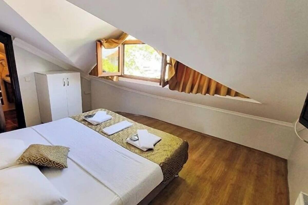 Loft económico, vista parcial al mar | Wifi gratis
