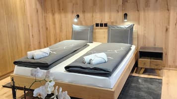 1 bedroom, iron/ironing board, WiFi (free), bed sheets