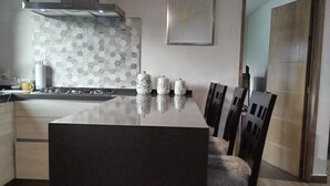 Private kitchen - Casa Momento. Your Home Away from Home in Metepec for Business Trips and Extended Stays. (Metepec)