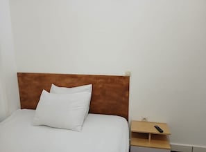 Room - Furnished room with kitchenette in Maetur Mimboman, Yaoundé (Cameroon) (Yaoundé)