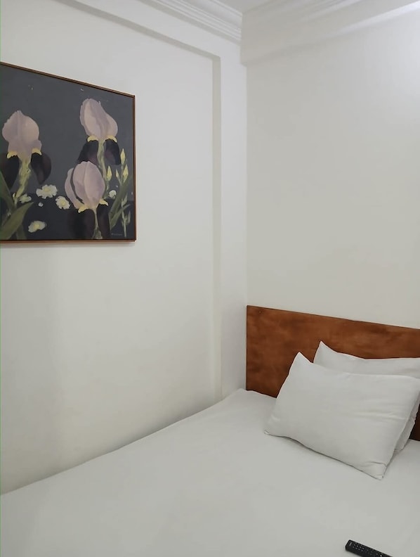 Room - Furnished room with kitchenette in Maetur Mimboman, Yaoundé (Cameroon) (Yaoundé)