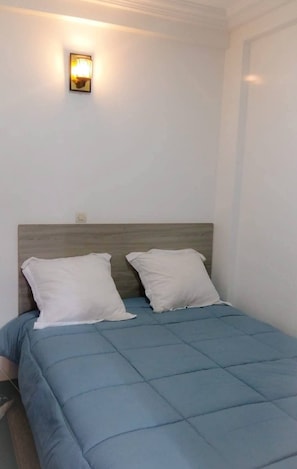 Room - Furnished room with kitchenette in Maetur Mimboman, Yaoundé (Cameroon) (Yaoundé)