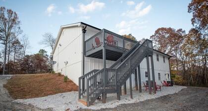 Modern 2 bedroom APT 4 bed min FROM Dawnsonville