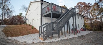 Modern 2 bedroom APT 4 bed min FROM Dawnsonville