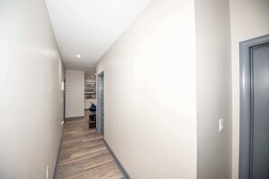 Interior - Modern 2 bedroom APT 4 bed min FROM  Dawnsonville (Dawsonville)