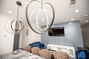 Interior - Modern 2 bedroom APT 4 bed min FROM  Dawnsonville (Dawsonville)