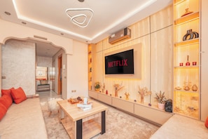 Smart TV - Chic New Appartement Steps from Shops and Restaurants—Your Perfect Urban Retreat (Marrakech)
