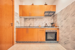 Private kitchen - Chic New Appartement Steps from Shops and Restaurants—Your Perfect Urban Retreat (Marrakech)