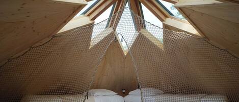 2 bedrooms, travel crib, free WiFi, bed sheets
